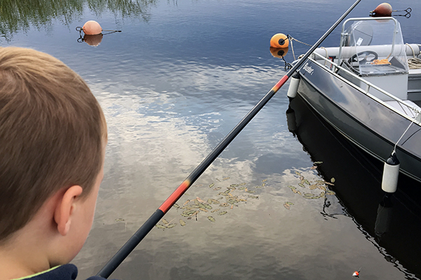 Barn_fiskar_luftenarfri®SannaAmeln